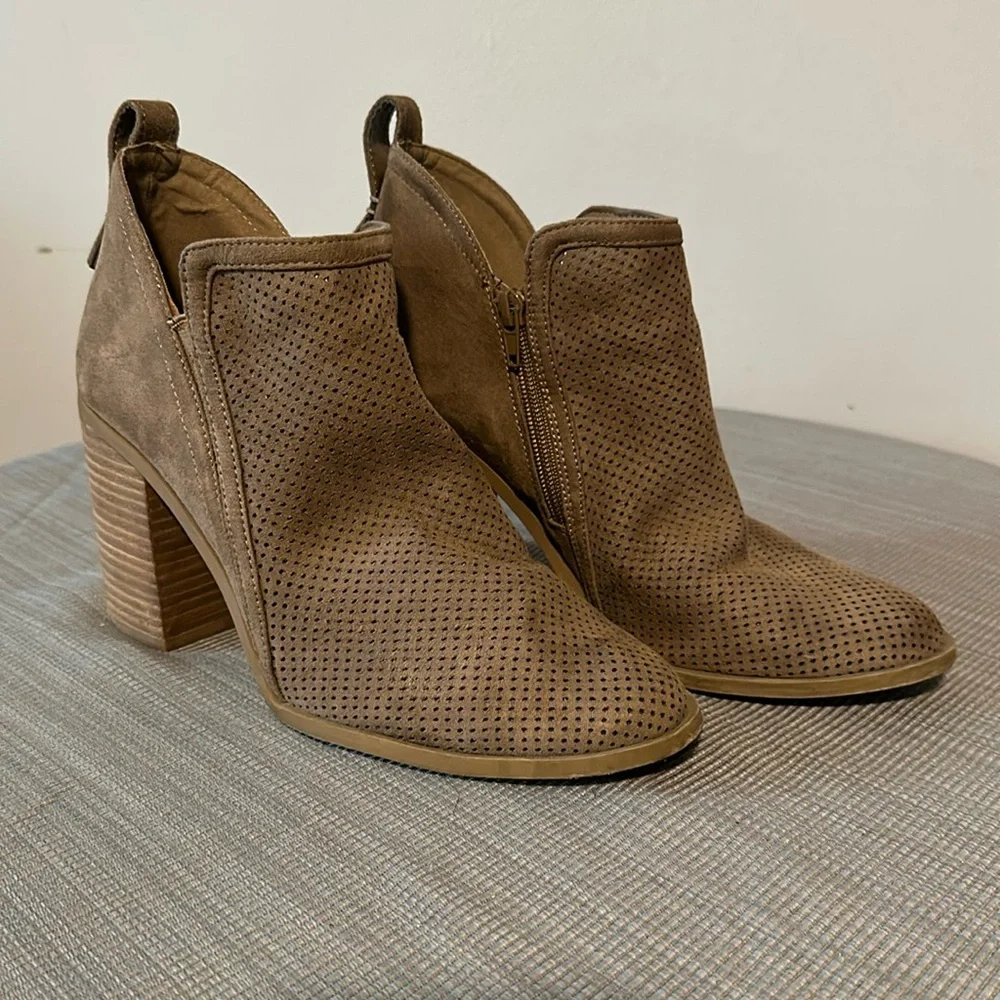 Madden Girl Evita Tan Heel Boots Booties Chunky Heel Shoes Size 10